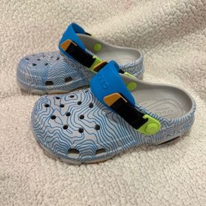 Kids Topographic Crocs